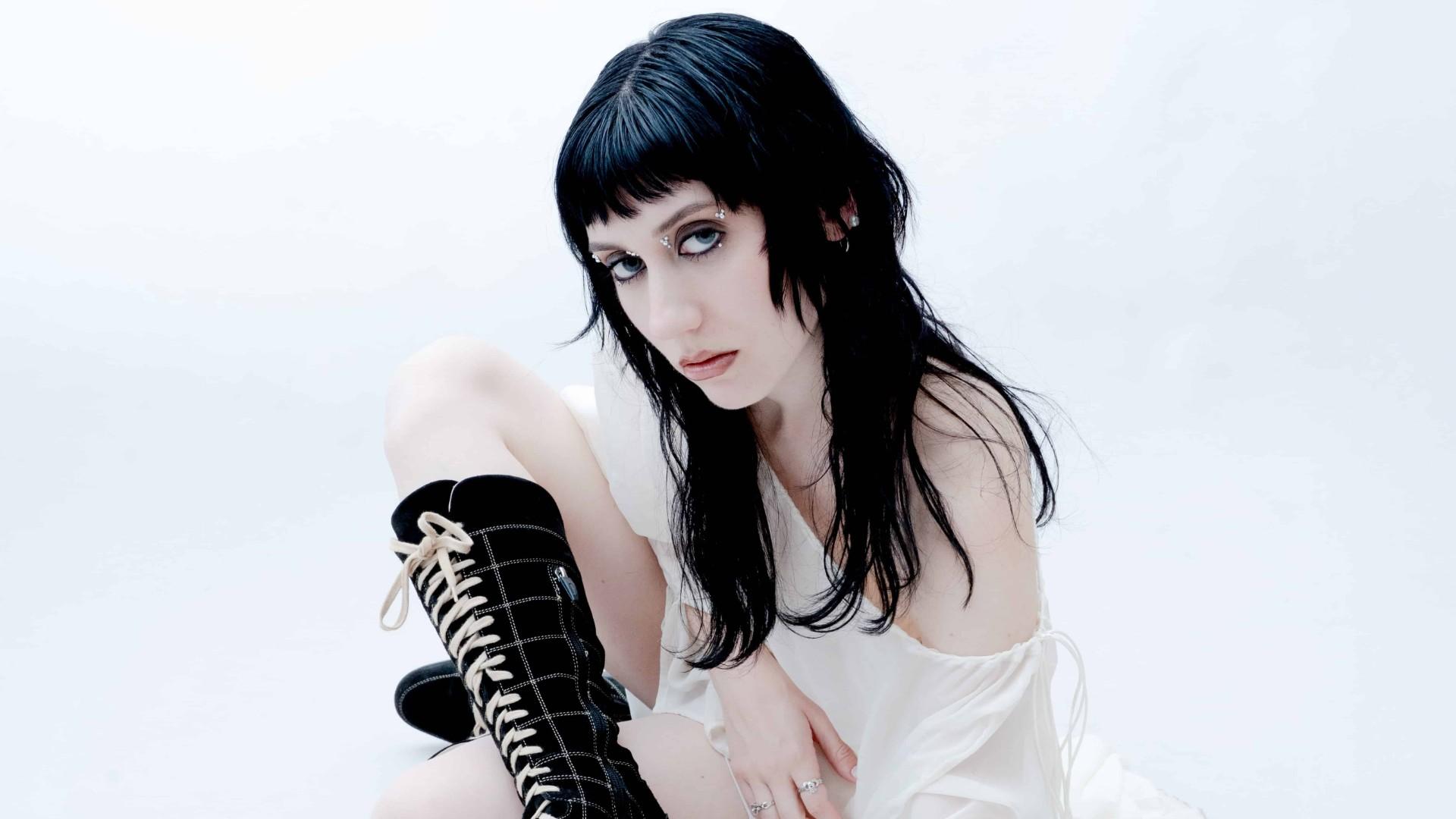 ceneri pubblica oggi il suo nuovo EP 'come ortiche nel cemento'