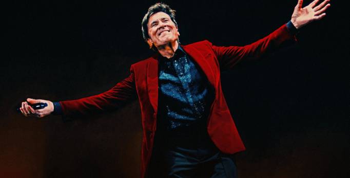 Gianni Morandi, dieci date nei principali palazzetti italiani in partenza ad aprile…