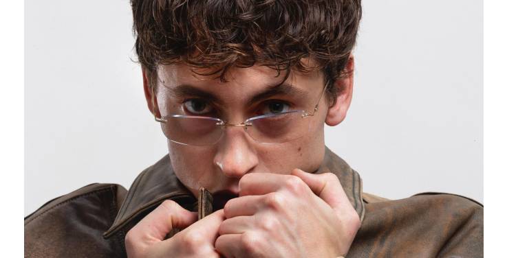 Tredici Pietro torna con un nuovo brano: 'LA FRETTA'. Fuori ovunque