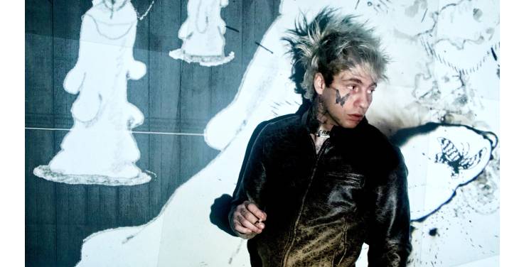 Chiello pubblica oggi 'Amici stretti', il nuovo singolo che parla dritto al cuore