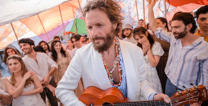 Jovanotti celebra la festa della Repubblica con il nuovo videoclip 'Alla Salute'