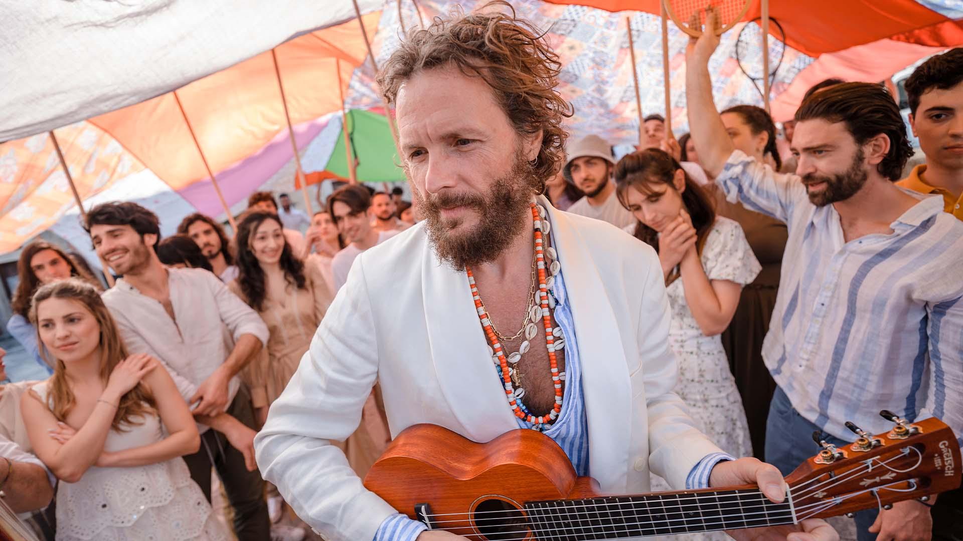 Jovanotti celebra la festa della Repubblica con il nuovo videoclip 'Alla Salute'