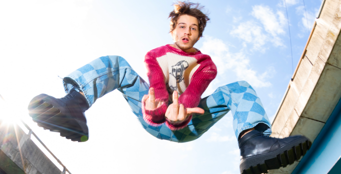 MANCHA è 'L'uomo più triste del mondo': il nuovo singolo con Mr Monkey è un british…