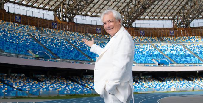 Nino D'Angelo annuncia la sua festa anni '80 allo stadio Maradona di Napoli