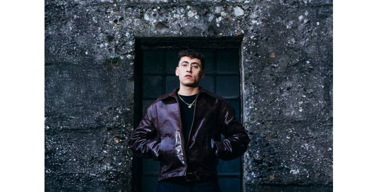 Tredici Pietro entra in Trident Music con il club tour 'Non guardare giù tour 2025'